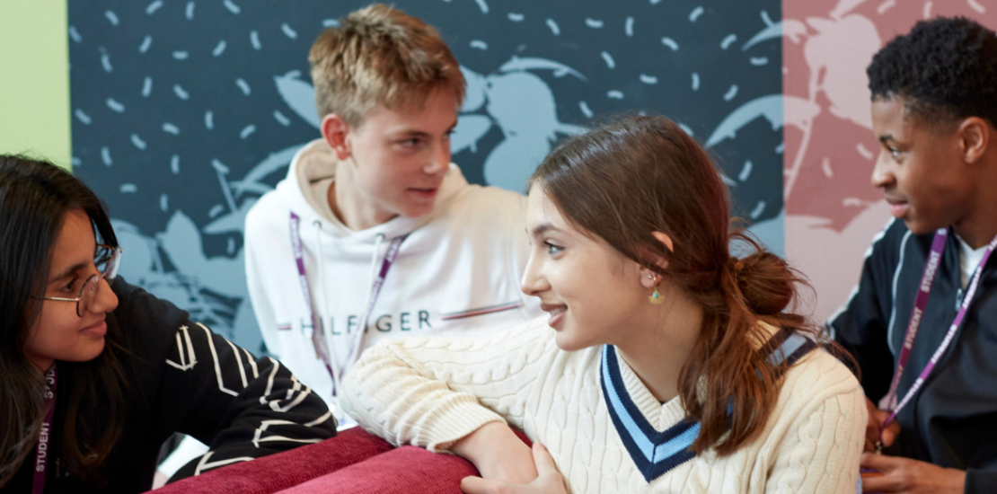 DLD-Students-in-the-lounge